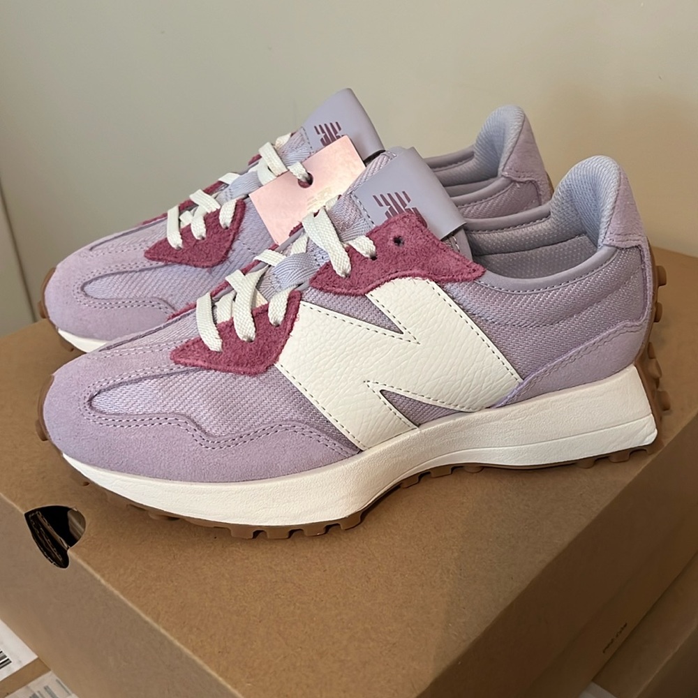 Women’s new balance 327 Calia collaboration size 7